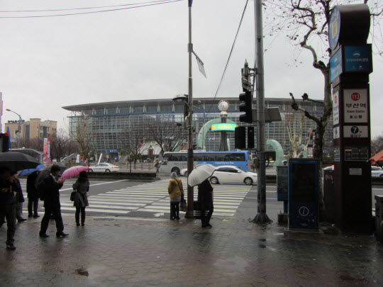 釜山驛機場巴士站步行往 Pusan Inn 路線及街景