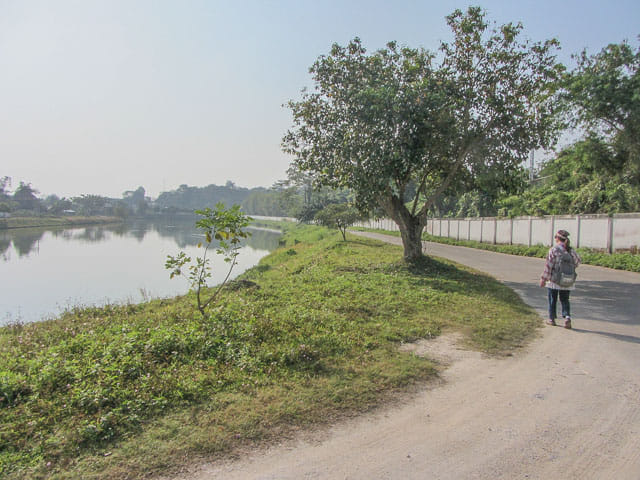清萊黑廟步行到 Somdet Phra Park、Nong Bua 湖