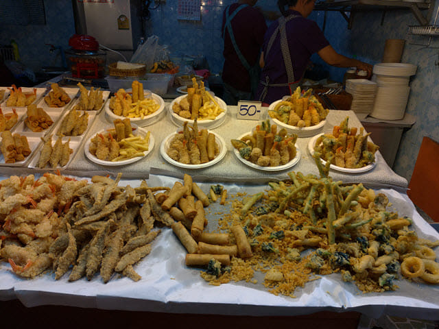 泰國清萊 清萊夜市食街區天婦羅攤檔