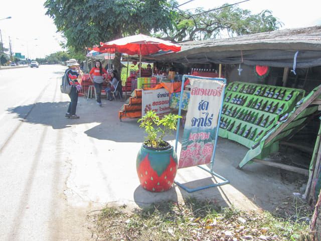 泰國清萊、美塞主幹公路旁 草莓店舖、攤販