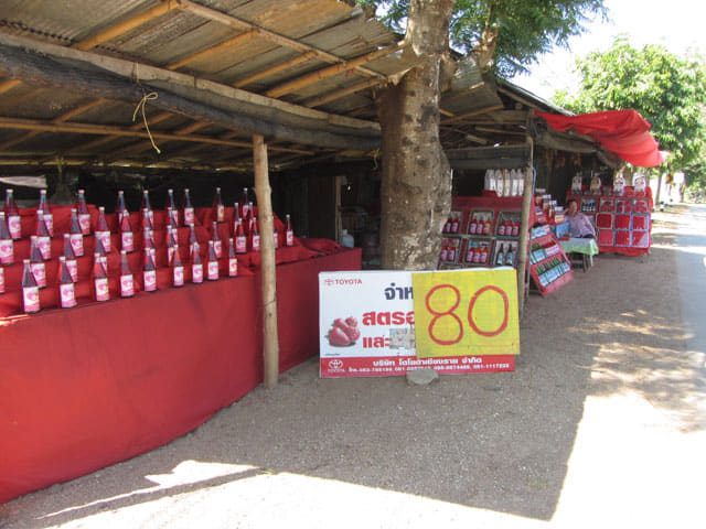 泰國清萊、美塞主幹公路旁 草莓店舖、攤販