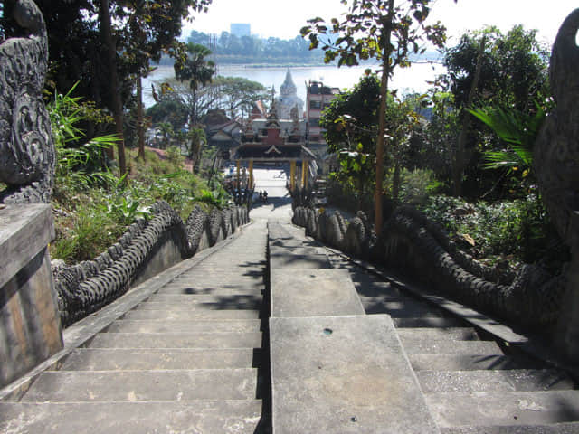 泰國金三角公園 Wat Phra That Pu Khao