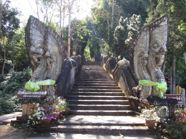 泰國金三角公園 Wat Phra That Pu Khao