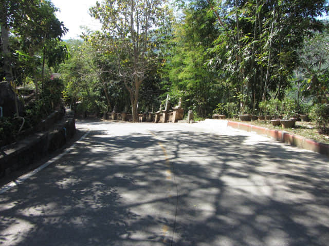 泰國美塞鎮 泰緬邊境 巨蠍廟步行往 Wat Tham Pha Chom