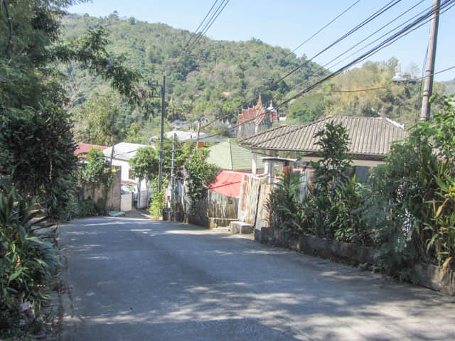 泰國美塞鎮 泰緬邊境 步行往 Wat Tham Pha Chom