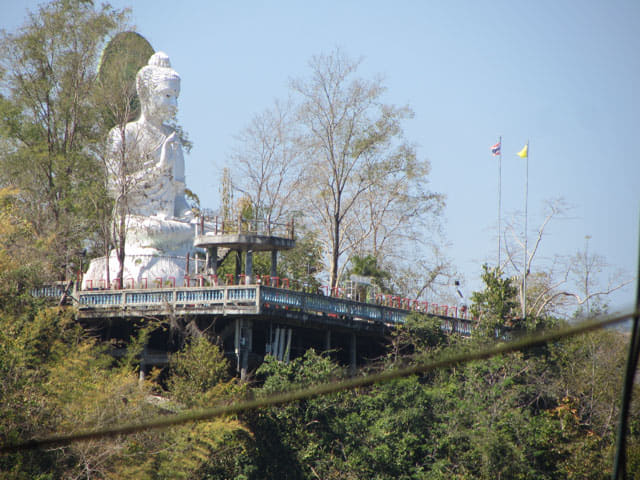 泰國美塞鎮 泰緬邊境 步行往 Wat Tham Pha Chom