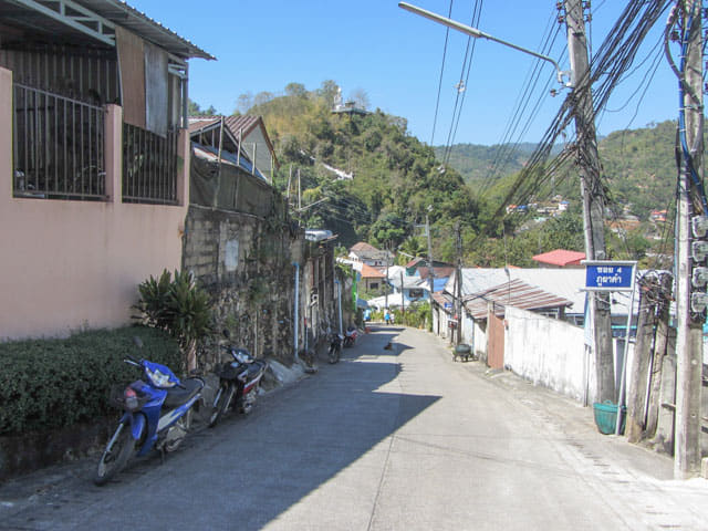 泰國美塞鎮 泰緬邊境 步行往 Wat Tham Pha Chom