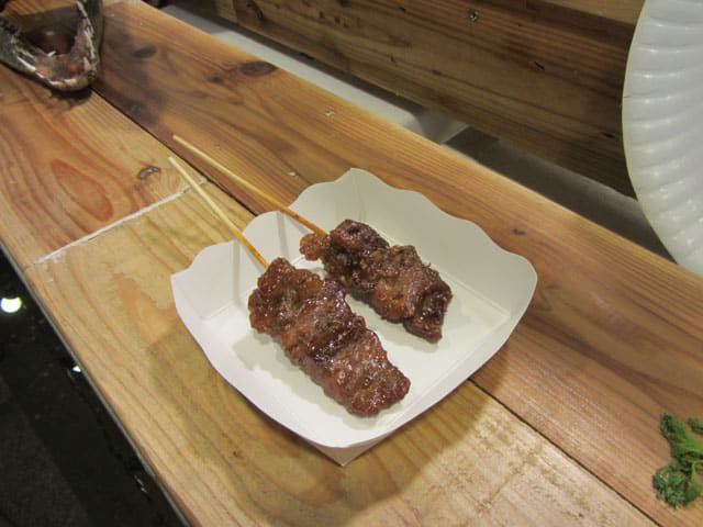泰國清萊市清鐘樓附近小吃攤販 串燒烤牛肉
