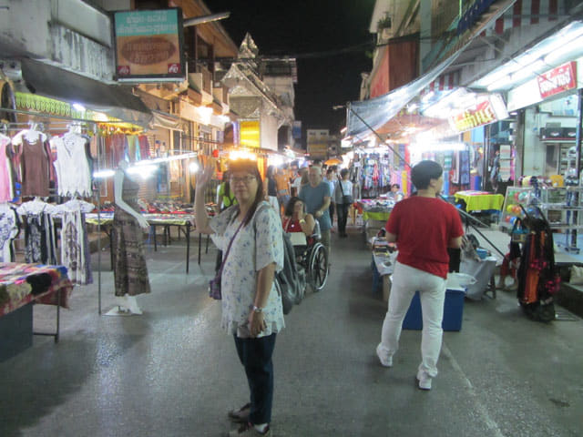 泰國清萊市 清萊夜市 服飾、家庭用品、雜貨區