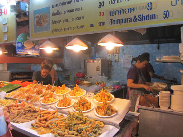 泰國清萊 清萊夜市食街區天婦羅攤檔