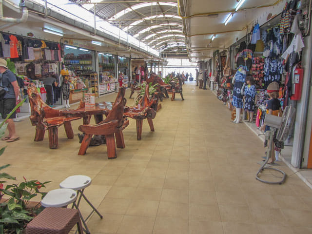 泰國清萊 白廟入口前商場