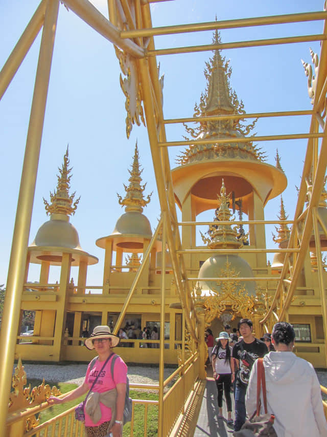 泰國清萊白廟 金碧輝煌的博物館