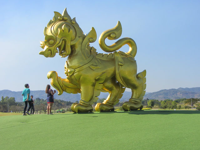 泰國清萊聖獅公園 黃金聖獅像