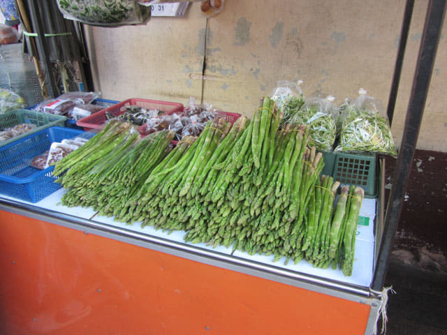 泰國清萊中央街市 蔬菜攤販