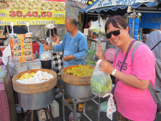 泰國清萊中央街市 熟食攤販燒賣
