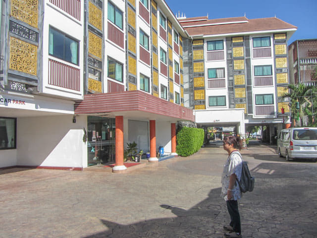 泰國清邁舊城區住宿: 旺布拉帕大飯店 (Wangburapa Grand Hotel) 外觀