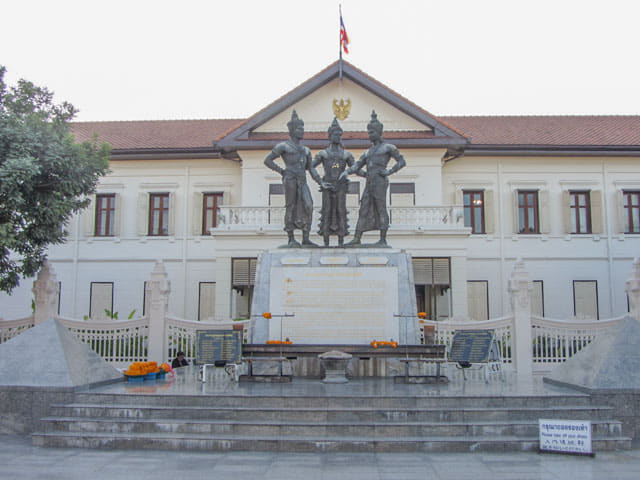 泰國清邁古城內的三王纪念碑 (พระบรมราชานุสาวรีย์สามกษัตริย์ / Three King's Monument)