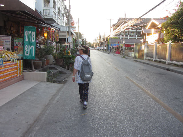 泰國清邁古城內的 茵塔華洛洛路