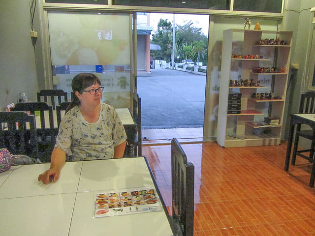 泰國 Chom Thong (宗通) 微笑旅館 (Smile Place) 附近的 NINJA 西式餐廳