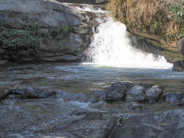 泰國 茵他儂國家公園 (Doi Inthanon National Park) - 瓦基拉坦瀑布 (Wachirathan Waterfall) 下游