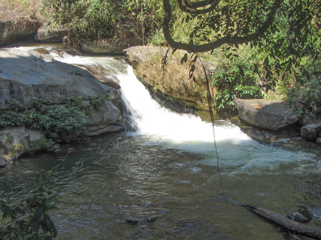 泰國 茵他儂國家公園 (Doi Inthanon National Park) - 瓦基拉坦瀑布 (Wachirathan Waterfall) 下游