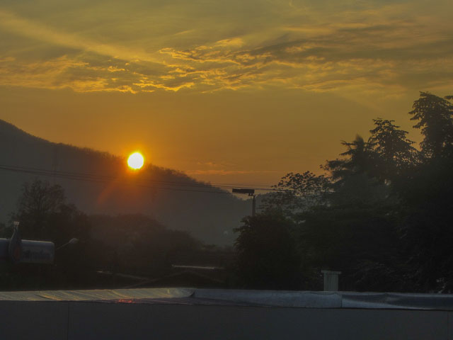 泰國夜沙良 (Mae Sariang / อำเภอแม่สะเรียง) 日出景色