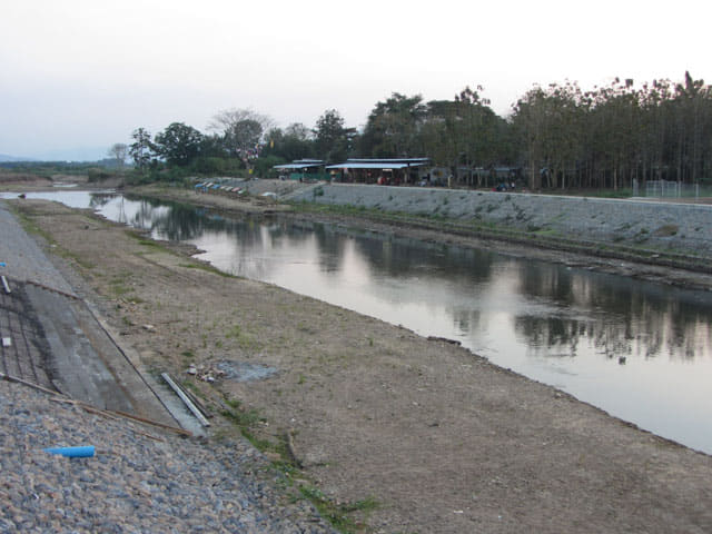 泰國夜沙良 (Mae Sariang / อำเภอแม่สะเรียง) 市區 Yam River