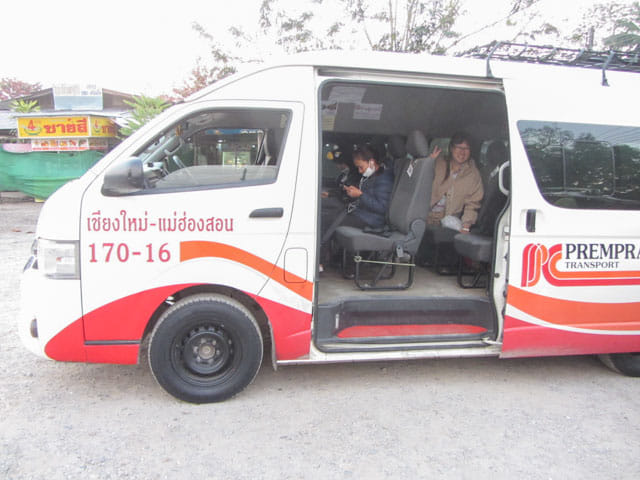泰國夜沙良 (Mae Sariang / อำเภอแม่สะเรียง) 乘 Prempracha Transports 巴士往 湄宏順 (Mae Hong Son)