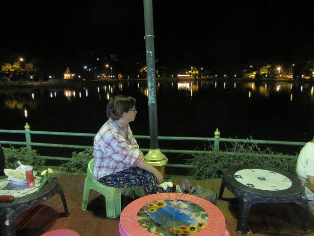 泰國北部湄宏順 (Mae Hong Son) 昌康湖 Lake Chong Kham 夜市晚餐
