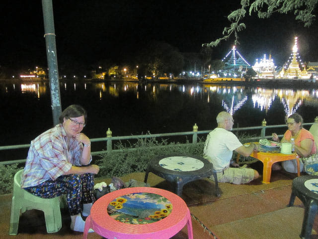 泰國北部湄宏順 (Mae Hong Son) 昌康湖 Lake Chong Kham 畔夜市晚餐
