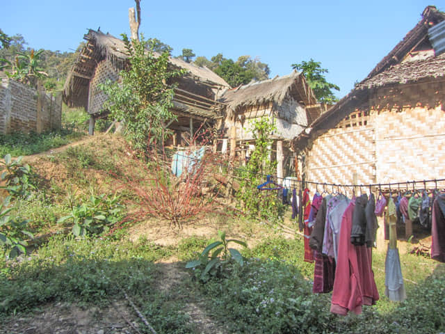 泰國 湄宏順 (Mae Hong Son) Ban Huai Suea Thao Long Neck Village (長頸族部落) 小數民族居住房子
