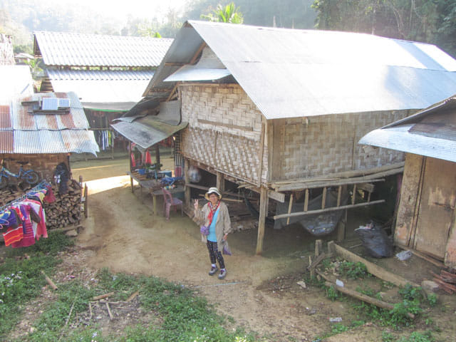 泰國 湄宏順 (Mae Hong Son) Ban Huai Suea Thao Long Neck Village (長頸族部落) 小數民族居住房子