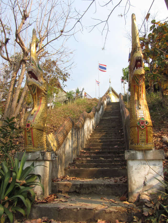 泰國 拜縣 (Pai) 白佛美茵寺 (Chedi Phra That Mae Yen) 登山石階