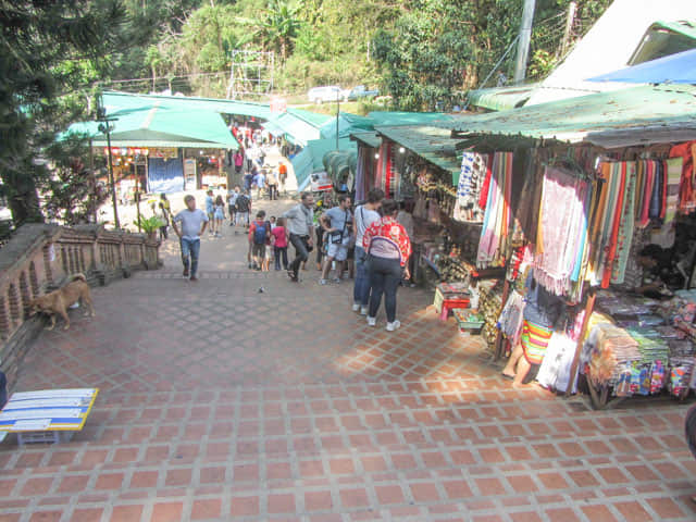 泰國 清邁 素帖寺 (Wat Phra That Doi Suthep) 登山石階