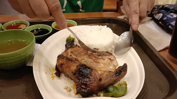 菲律賓馬尼拉 Jollibee 烤豬肉