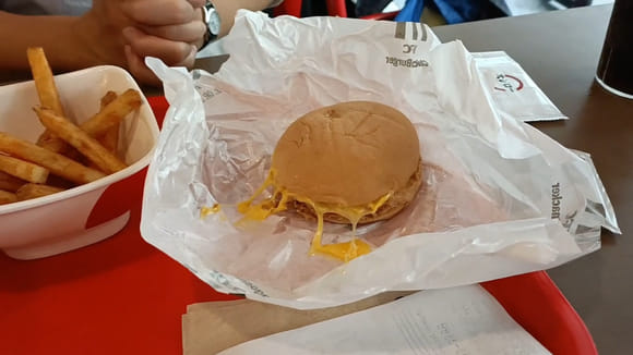 菲律賓馬尼拉 KFC 煎雞排漢保包