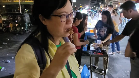 菲律賓馬尼拉 Service Road 夜市 街頭小吃 燒魷魚
