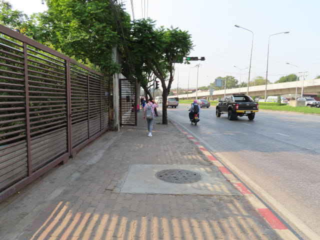 曼谷 Mo Chit 2 巴士站步行到詩麗吉王后公園 (Queen Sirikit Park)