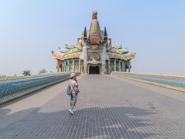 班麗寺 (Wat Banrai)、巨象廟