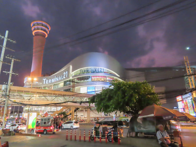 呵叻 Terminal 21 夜色