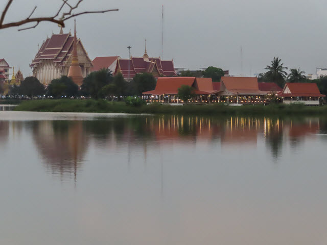 孔敬大湖公園 Wat That