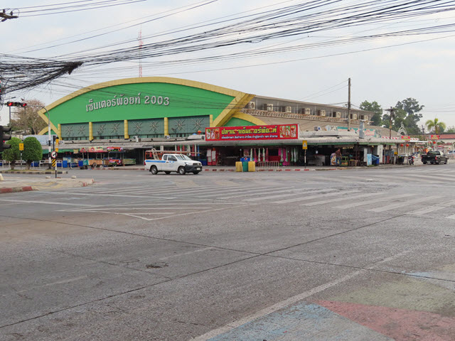 烏隆他尼火車站前 大型夜市