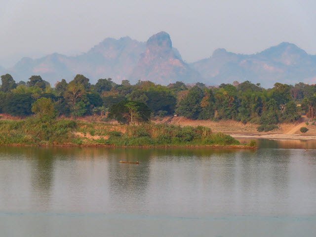 那空拍儂 Nakhon Phanom 湄公河和對岸寮國