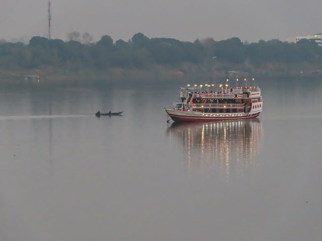 那空拍儂 Nakhon Phanom 湄公河遊覽船