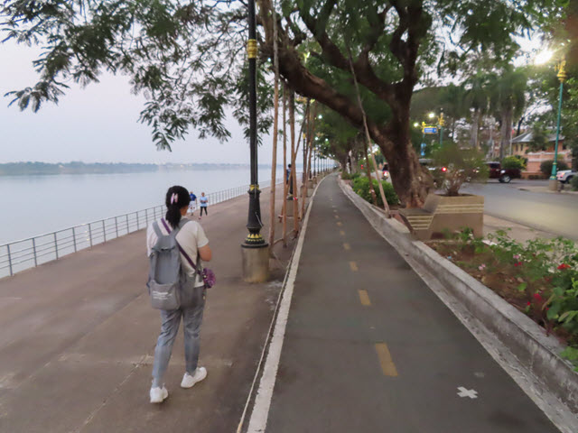 那空拍儂 Nakhon Phanom 湄公河畔步道晚間