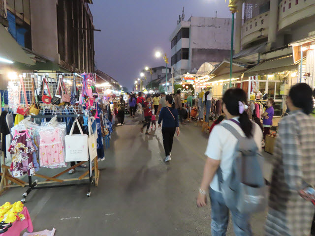 Nakhon Phanom Clock Tower Mekong Walking Street 夜市