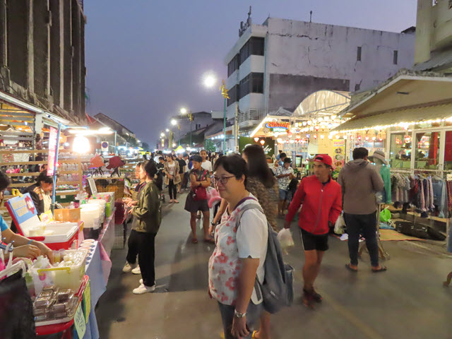 Nakhon Phanom Clock Tower Mekong Walking Street 夜市