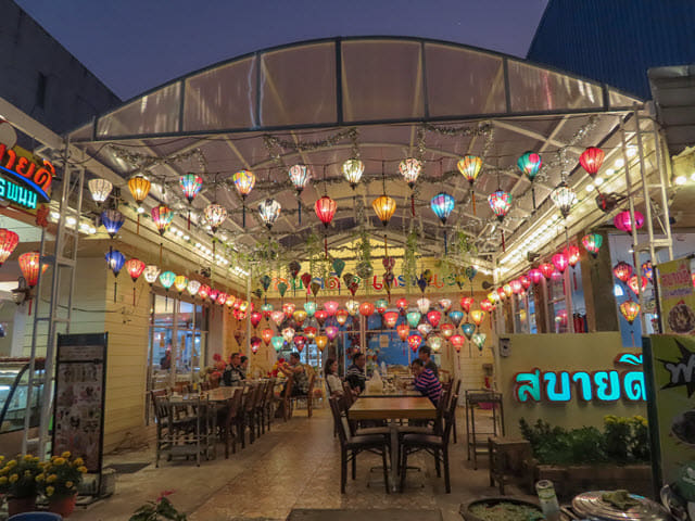 Nakhon Phanom Clock Tower Mekong Walking Street 夜市