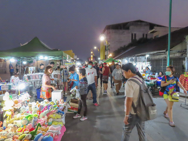 Nakhon Phanom Clock Tower Mekong Walking Street 夜市
