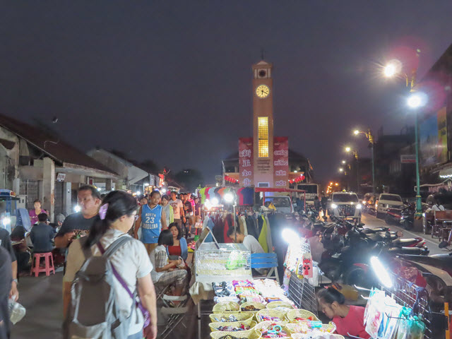 Nakhon Phanom Clock Tower Mekong Walking Street 夜市